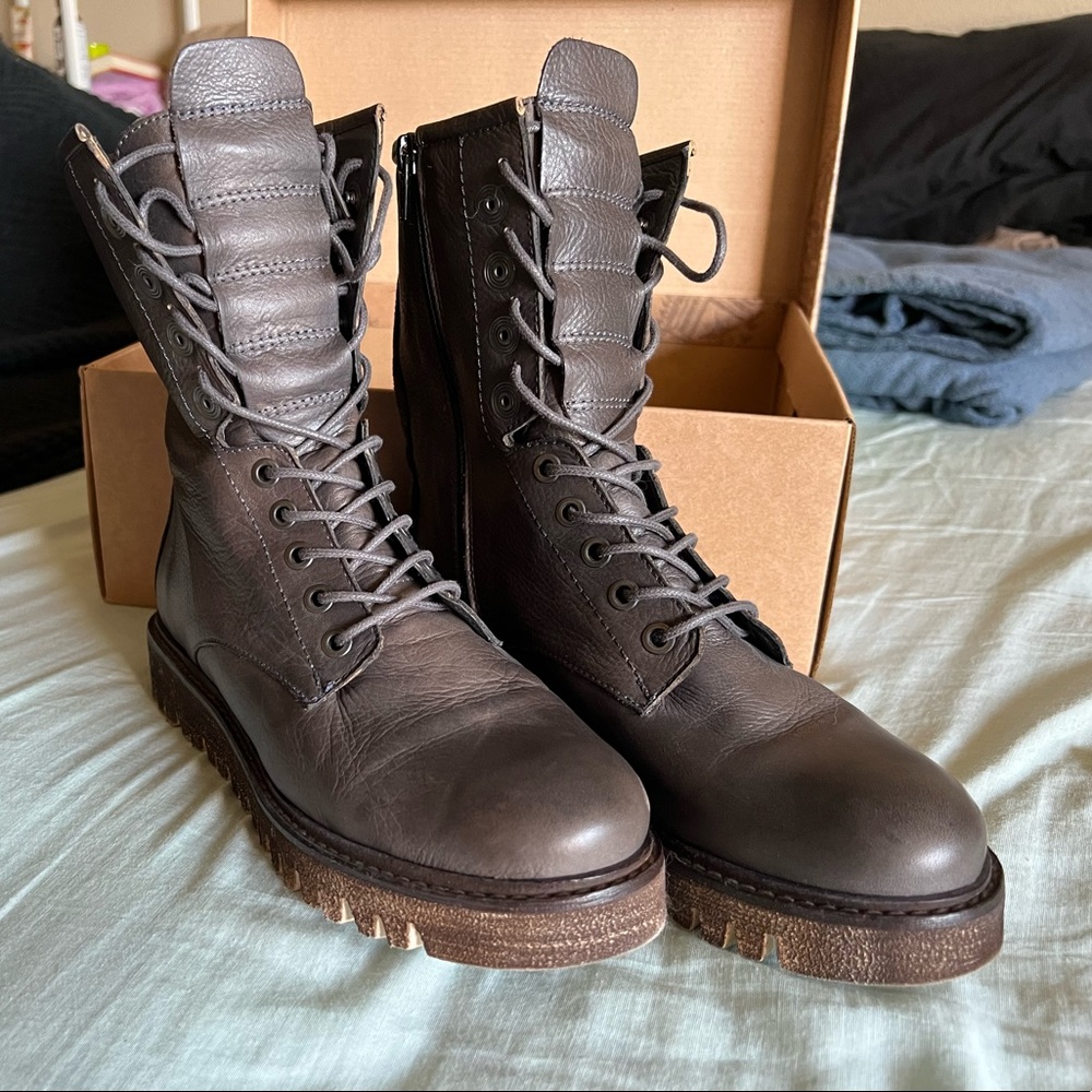 Free People combat boots sz 7 like new
